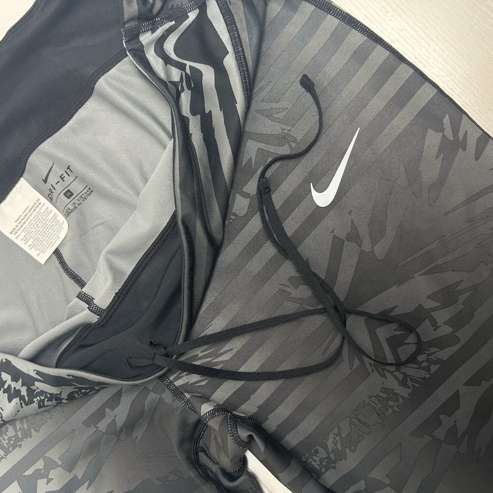 Nike Leggings Womens 2X Black Gray Striped Dri-FIT Stretch Cropped 22" Inseam - Picture 4 of 6